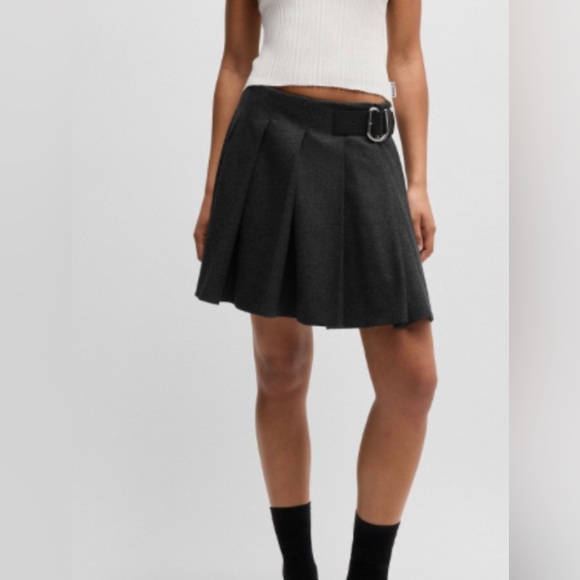 Hugo Boss Pleated Skirt - Picture 9 of 9